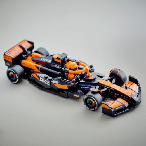 Конструктор «Автомобіль для гонок McLaren F1® Team MCL38» на 269 деталей, у коробці 26х5х14 см, ТМ Lego