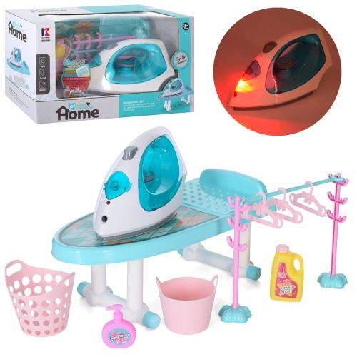 Набір побутової техніки: праска 23 см з паром, світлом та звуком, дошка для прасування, кошик та інші аксесуари, на батарейці, у коробці 39х32х17 см