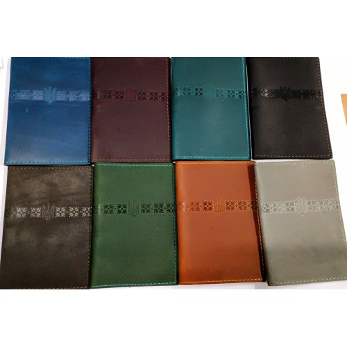 Обкладинка на паспорт «Герб малий» 95х135 мм зі шкіри, в асортименті