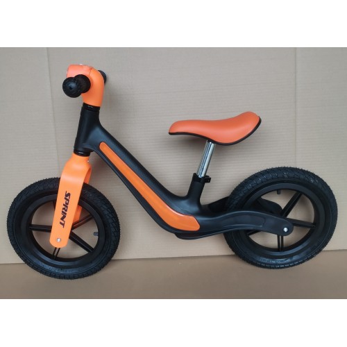 Велобіг з рамою з нейлонового скловолокна та надувними колесами