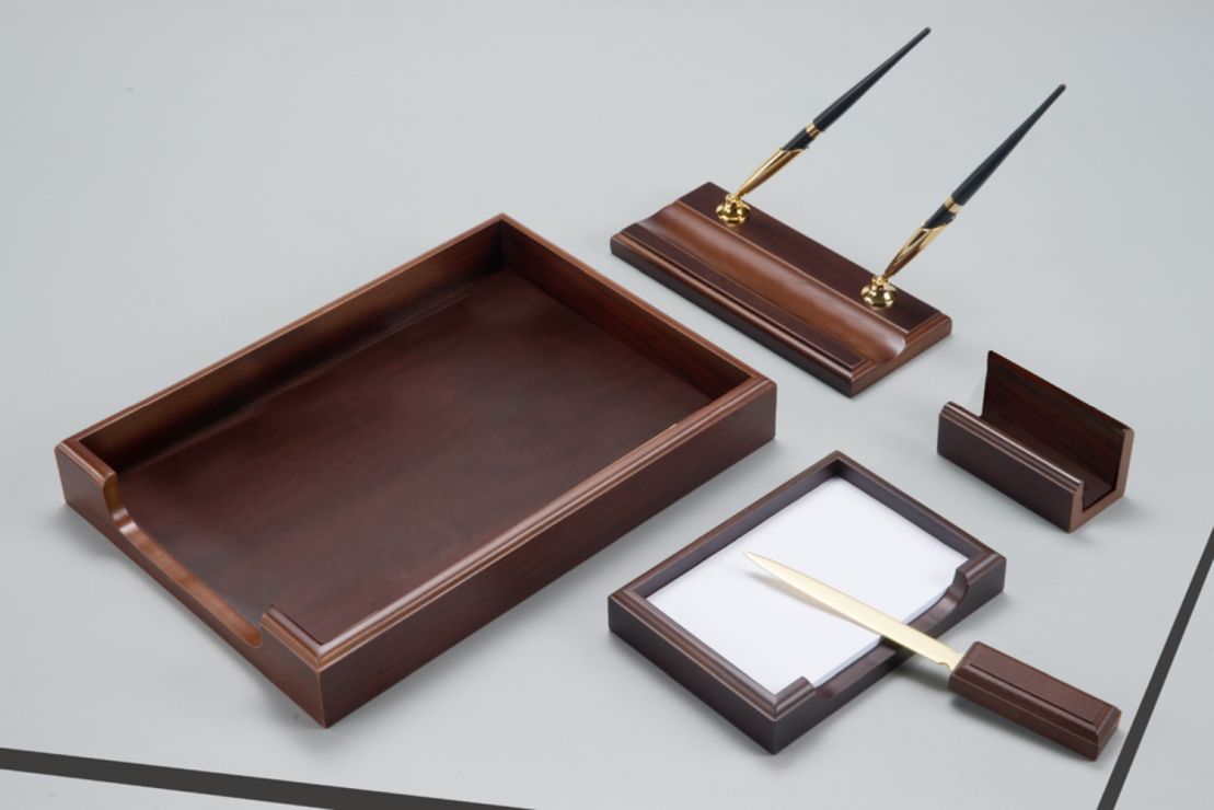 Набір настільний, дерев'яний, 5 предметів «Горіх»