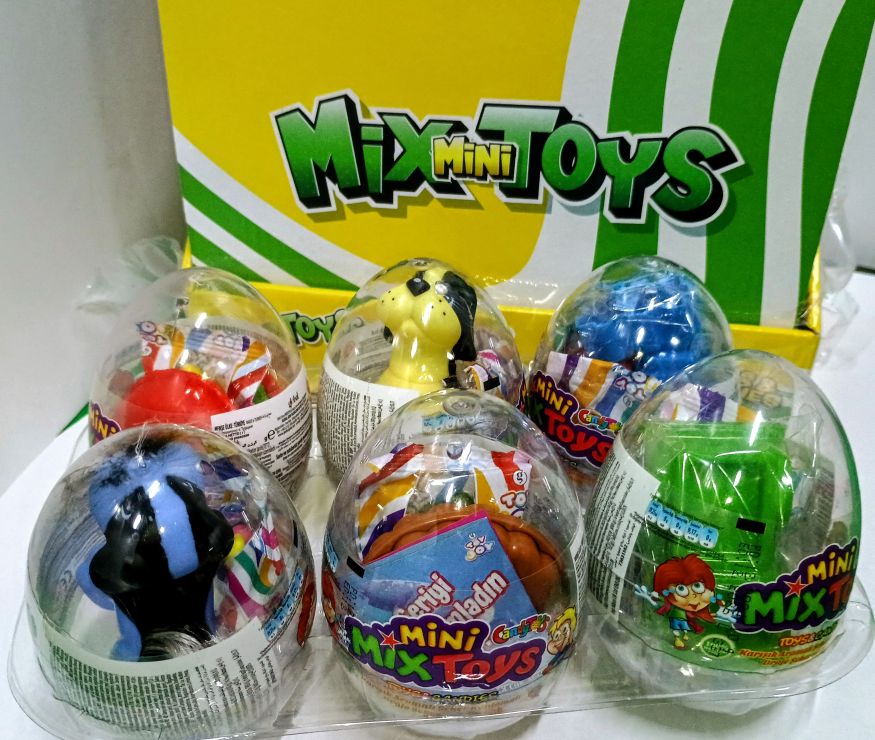 Яйце «Діно» з іграшкою та драже, в асортименті