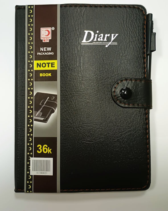 Блокнот 13,5х18,5 см на 36 аркушів у клітинку з обкладинкою зі шкірзаму