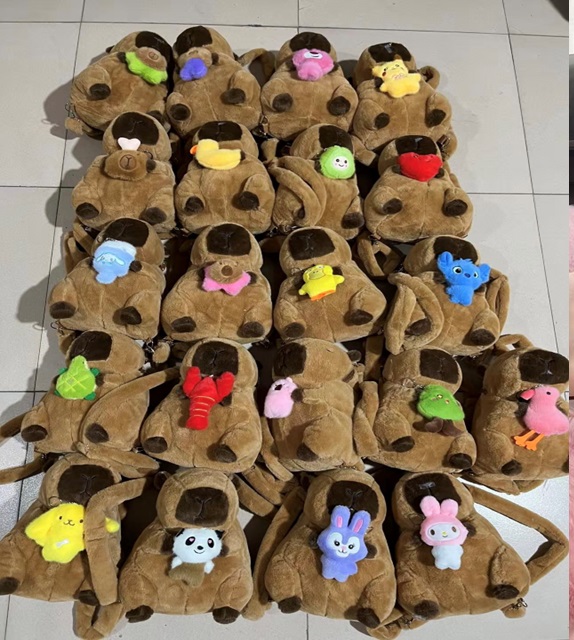 Рюкзак «Капібара» 30 см дитячий з брелоком, в асортименті, у пакеті 35 см